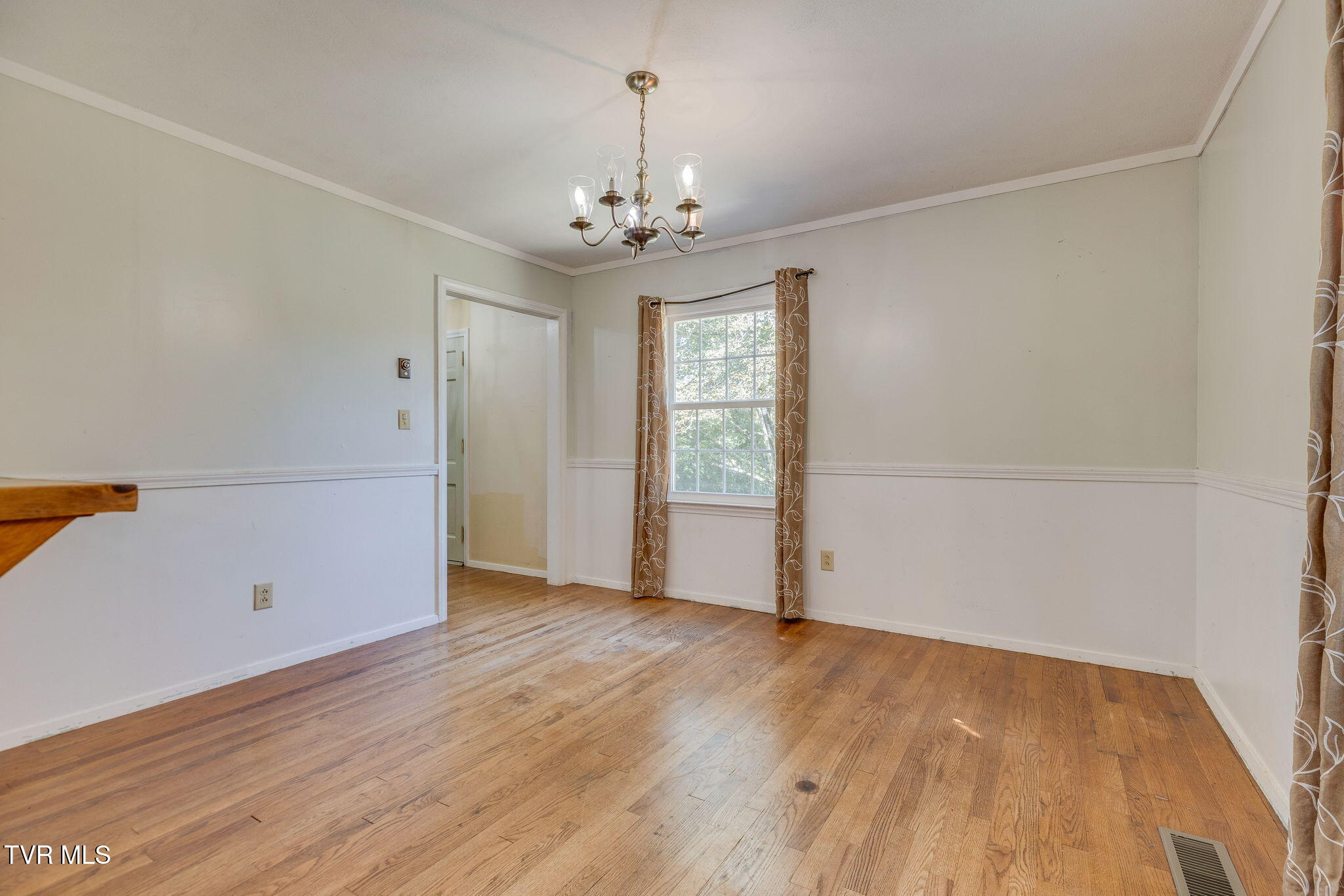 140 Gov Alf Taylor Road Johnson City, TN 37601 - Photo 5 of 49 006