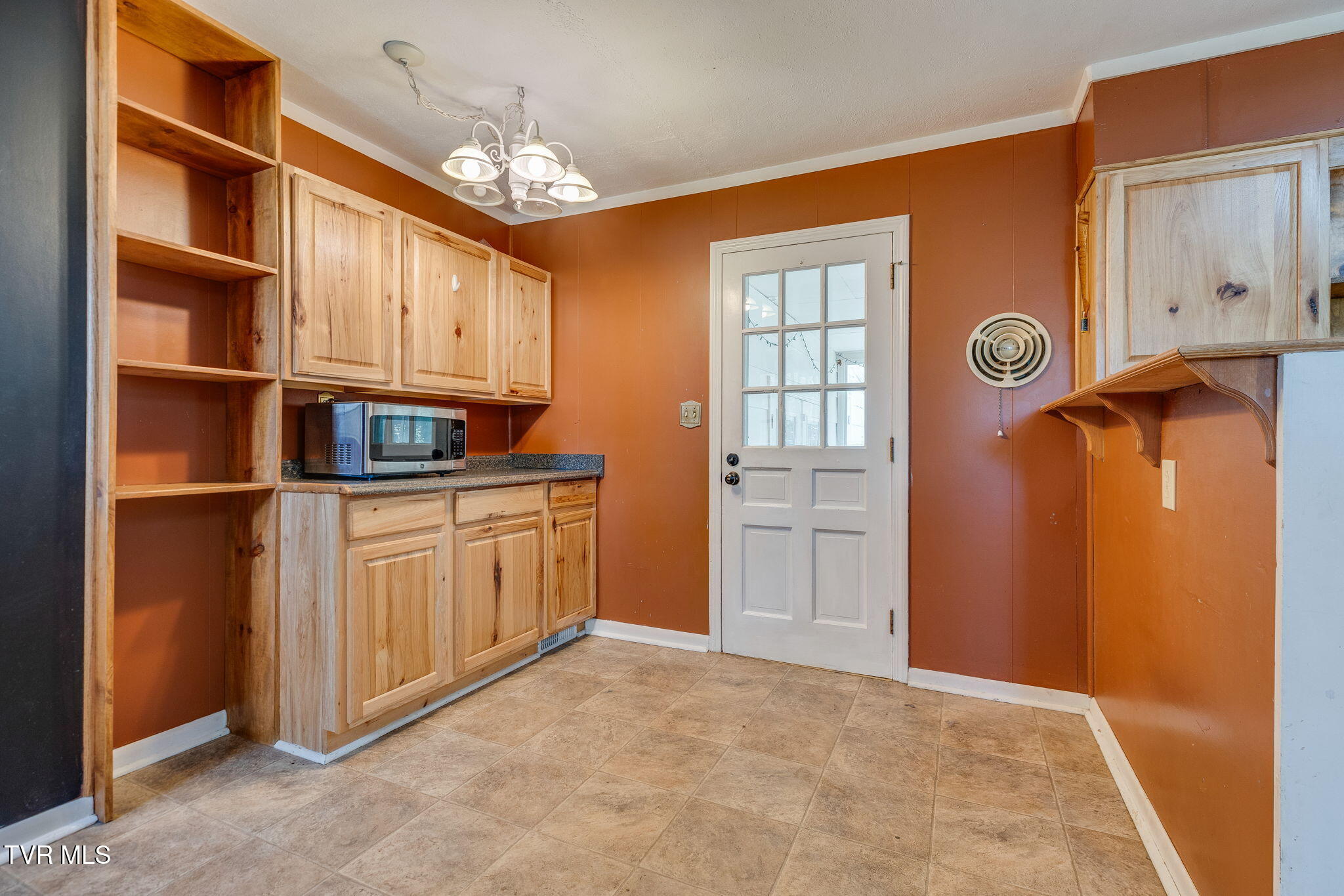 140 Gov Alf Taylor Road Johnson City, TN 37601 - Photo 6 of 49 007