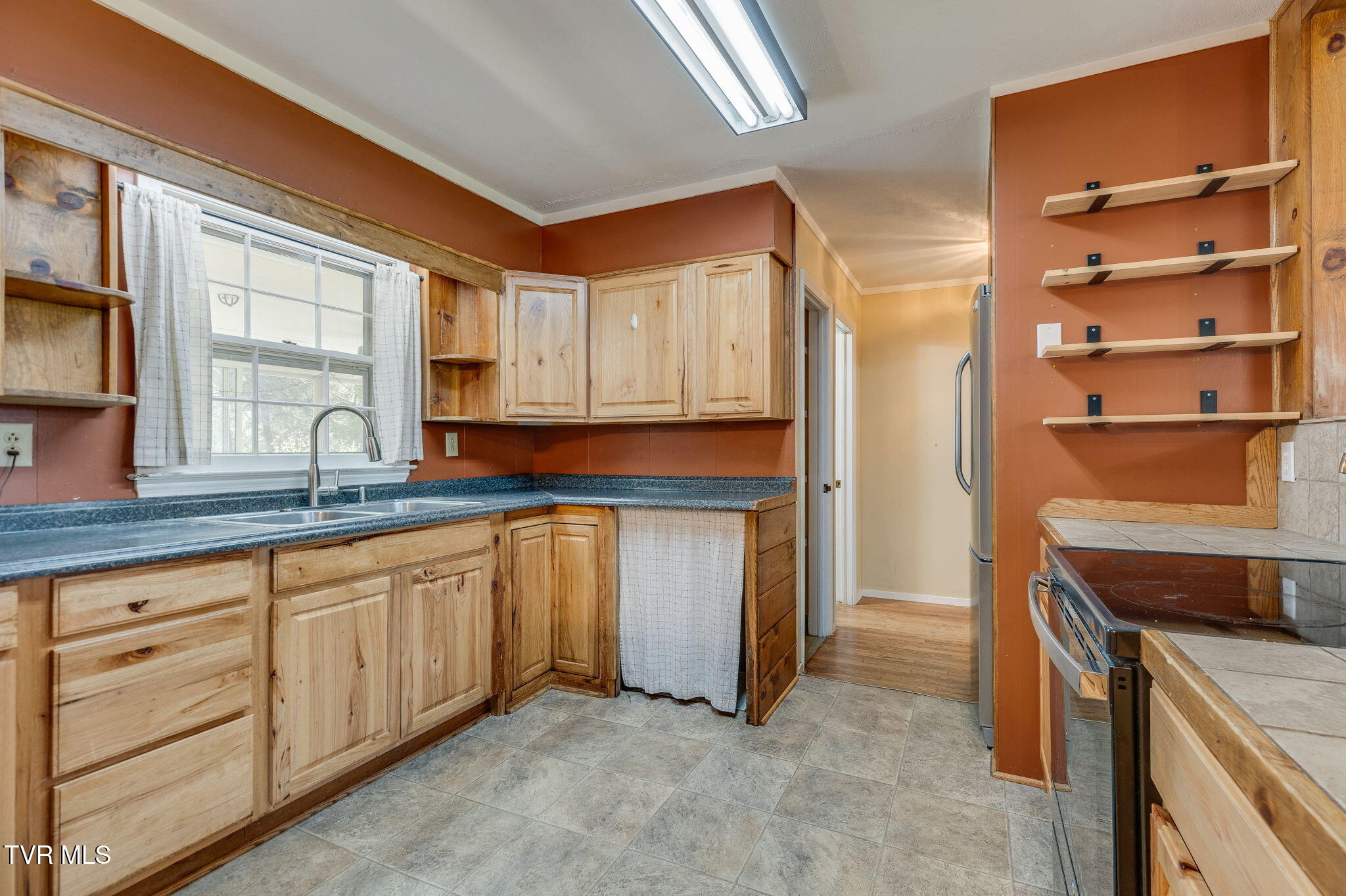 140 Gov Alf Taylor Road Johnson City, TN 37601 - Photo 8 of 49 009