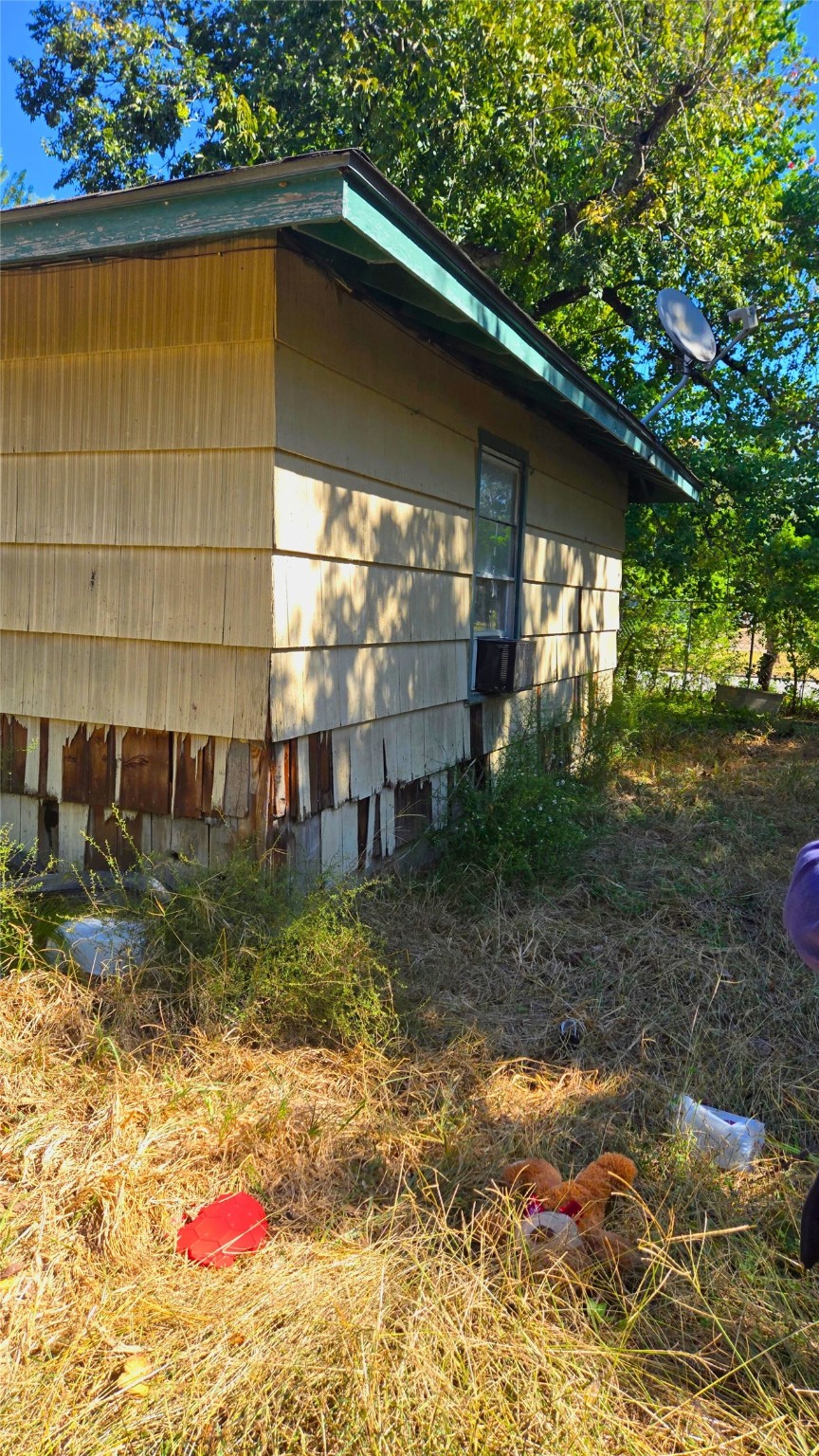 5642 Ricky Street Houston, TX 77033 - Photo 2 of 5 a backyard of a house with lots of green space