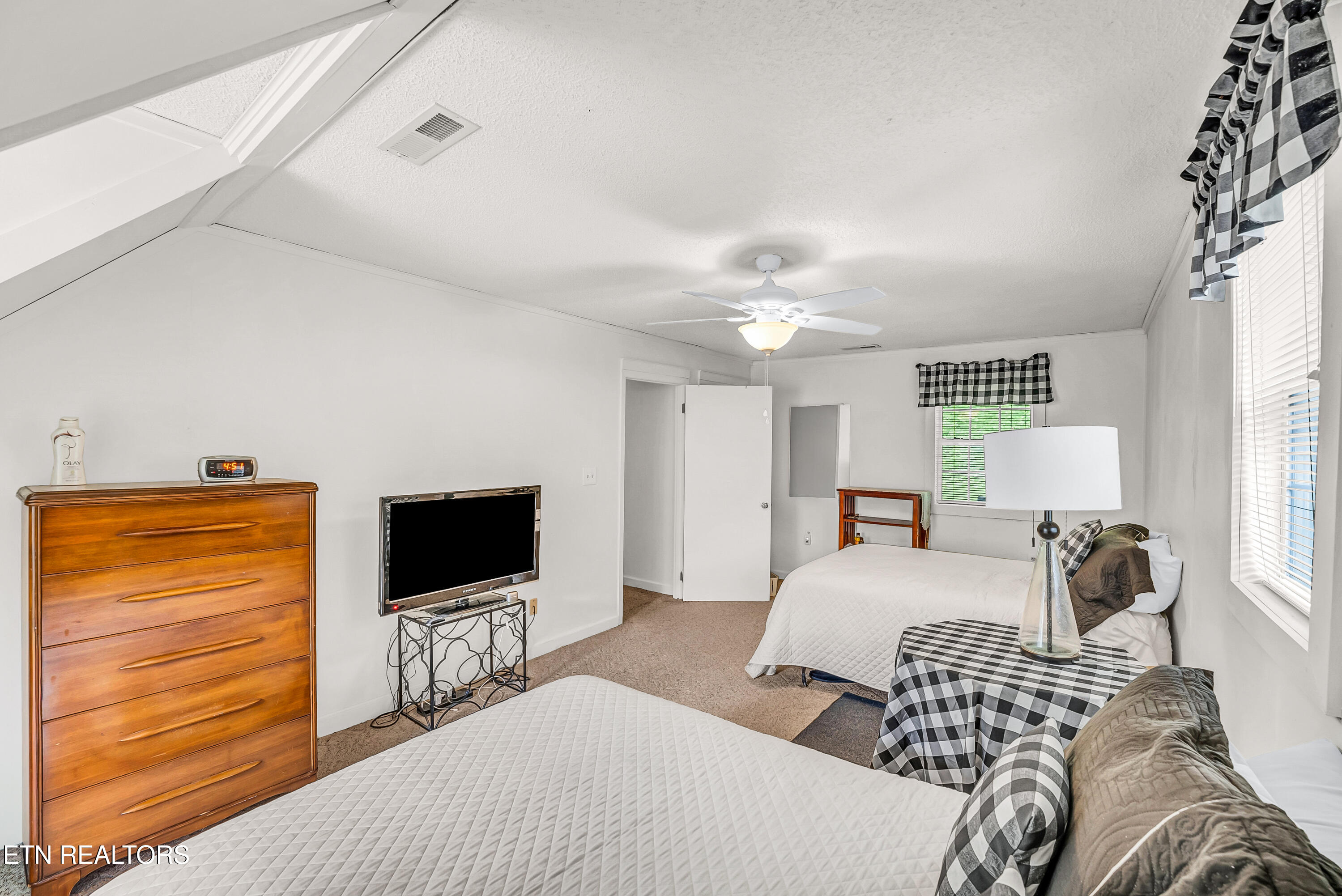 2881 Maples Branch Road Sevierville, TN 37876 - Photo 18 of 23 28-Master Bedroom A2