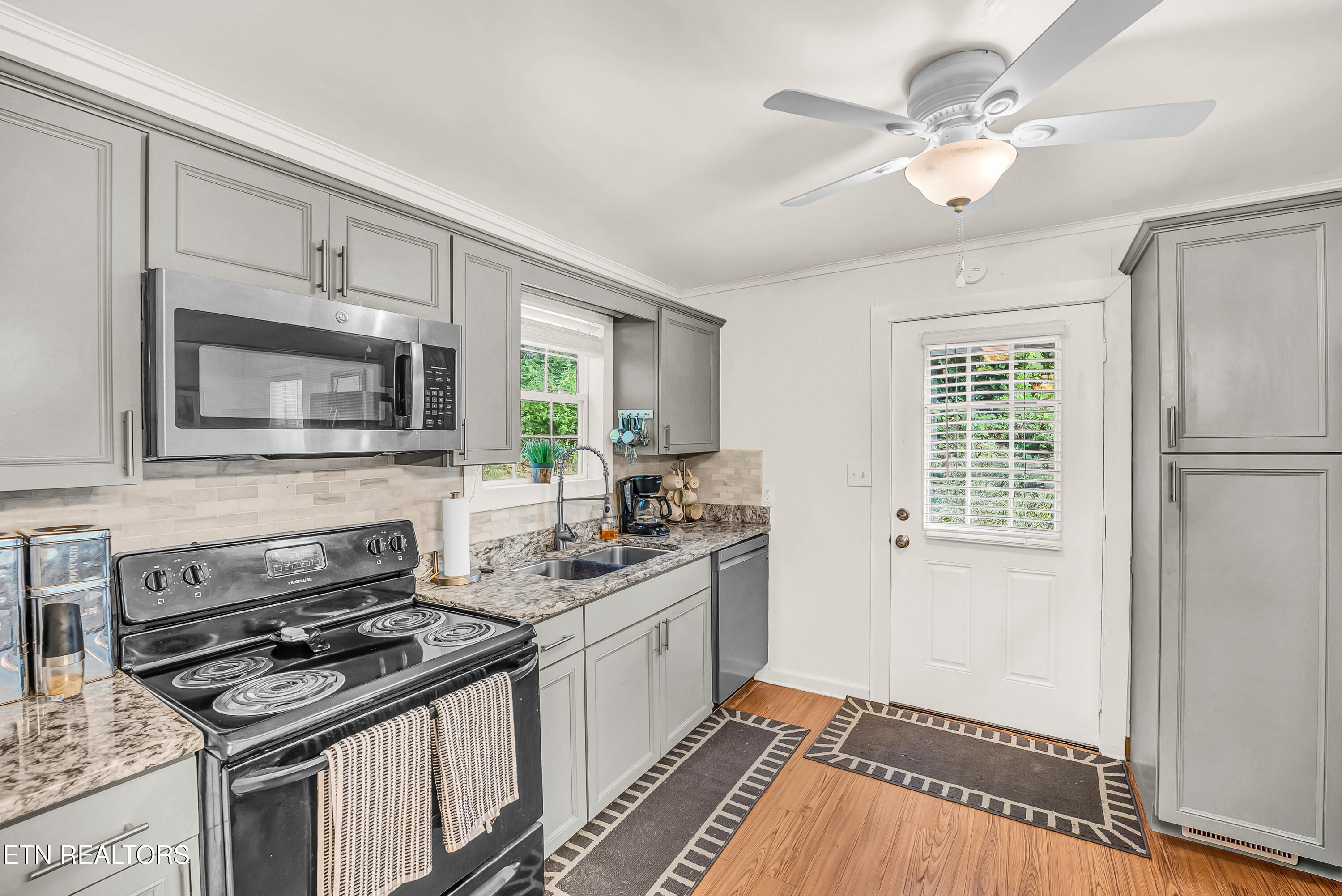 2881 Maples Branch Road Sevierville, TN 37876 - Photo 8 of 23 18-Kitchen A4