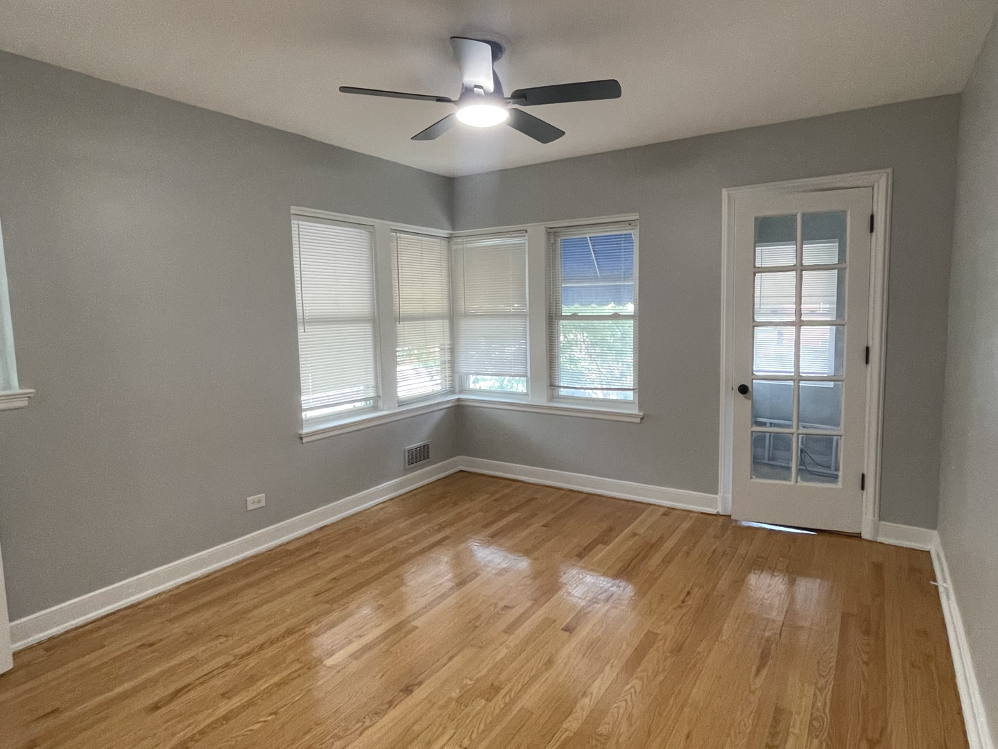 8258 South Rhodes Avenue Chicago, IL 60619 - Photo 5 of 13 Gallery Image 5