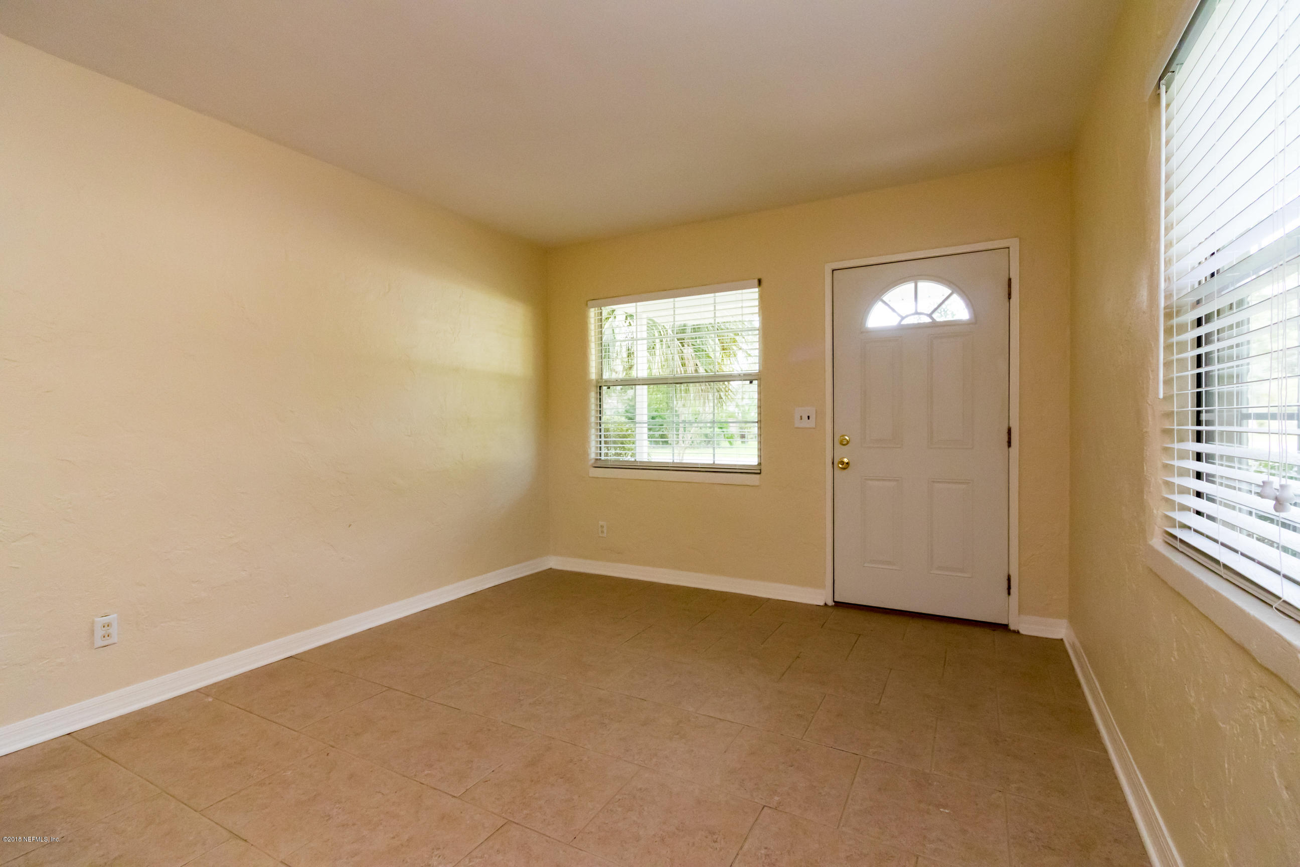 9720 Banks Road Jacksonville, FL 32246 - Photo 9 of 27 Living View 3