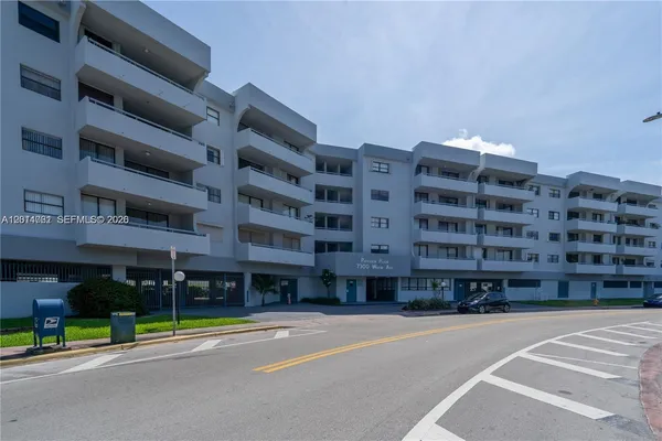 $2,650 | 7300 Wayne Avenue, Unit 401, Miami Beach, FL 33141