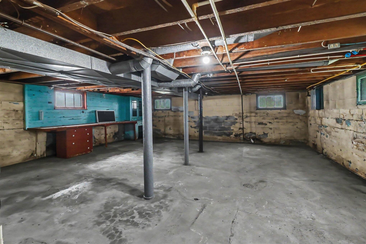 286 3rd Street Manistee, MI 49660 - Photo 7 of 27