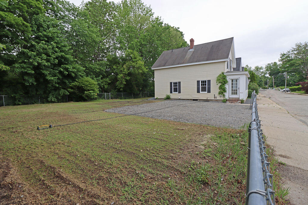 21 Butler Street Sanford, ME 04083 - Photo 4 of 35 IMG_3045