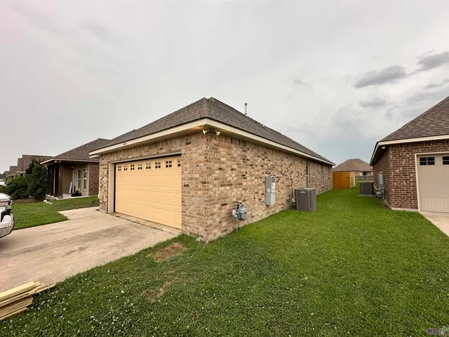 $2,300 | 4414 Olivia Drive, Addis, LA 70710