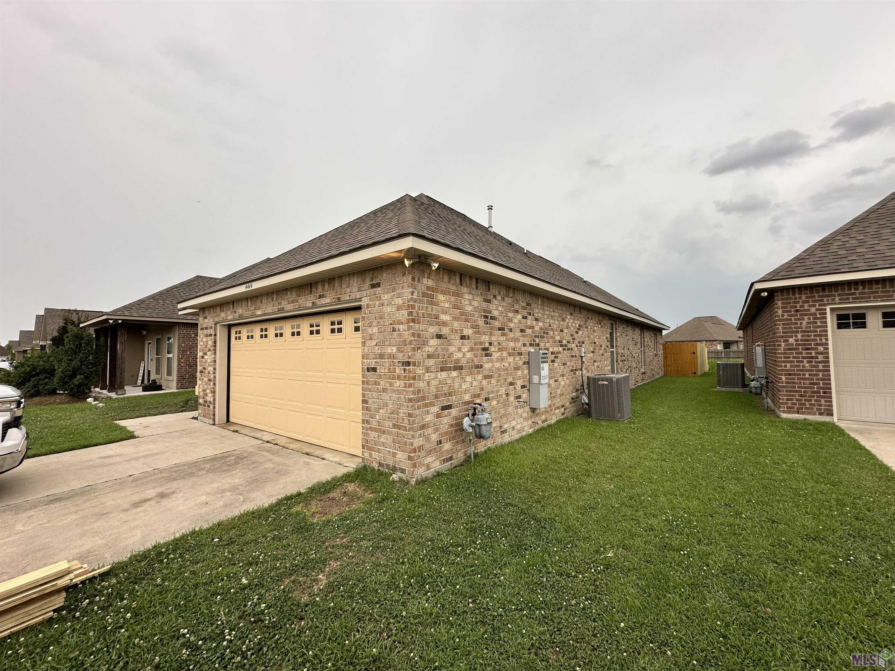 4414 Olivia Drive Addis, LA 70710 - Photo 5 of 16 Right Side View