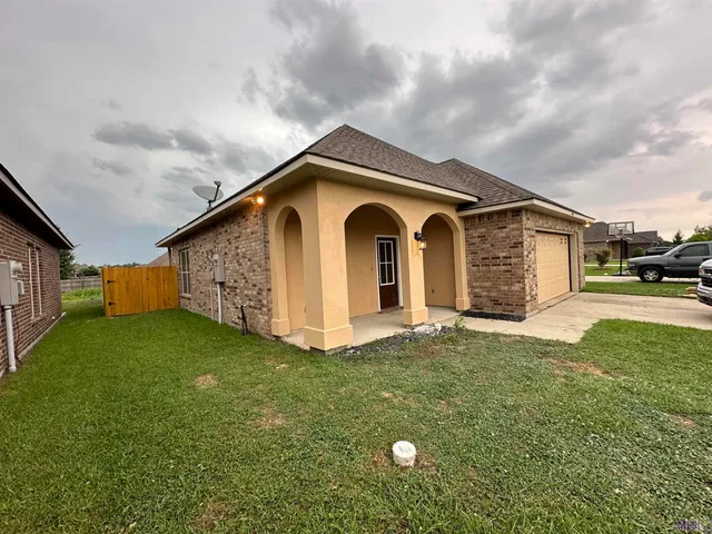 $2,300 | 4414 Olivia Drive, Addis, LA 70710