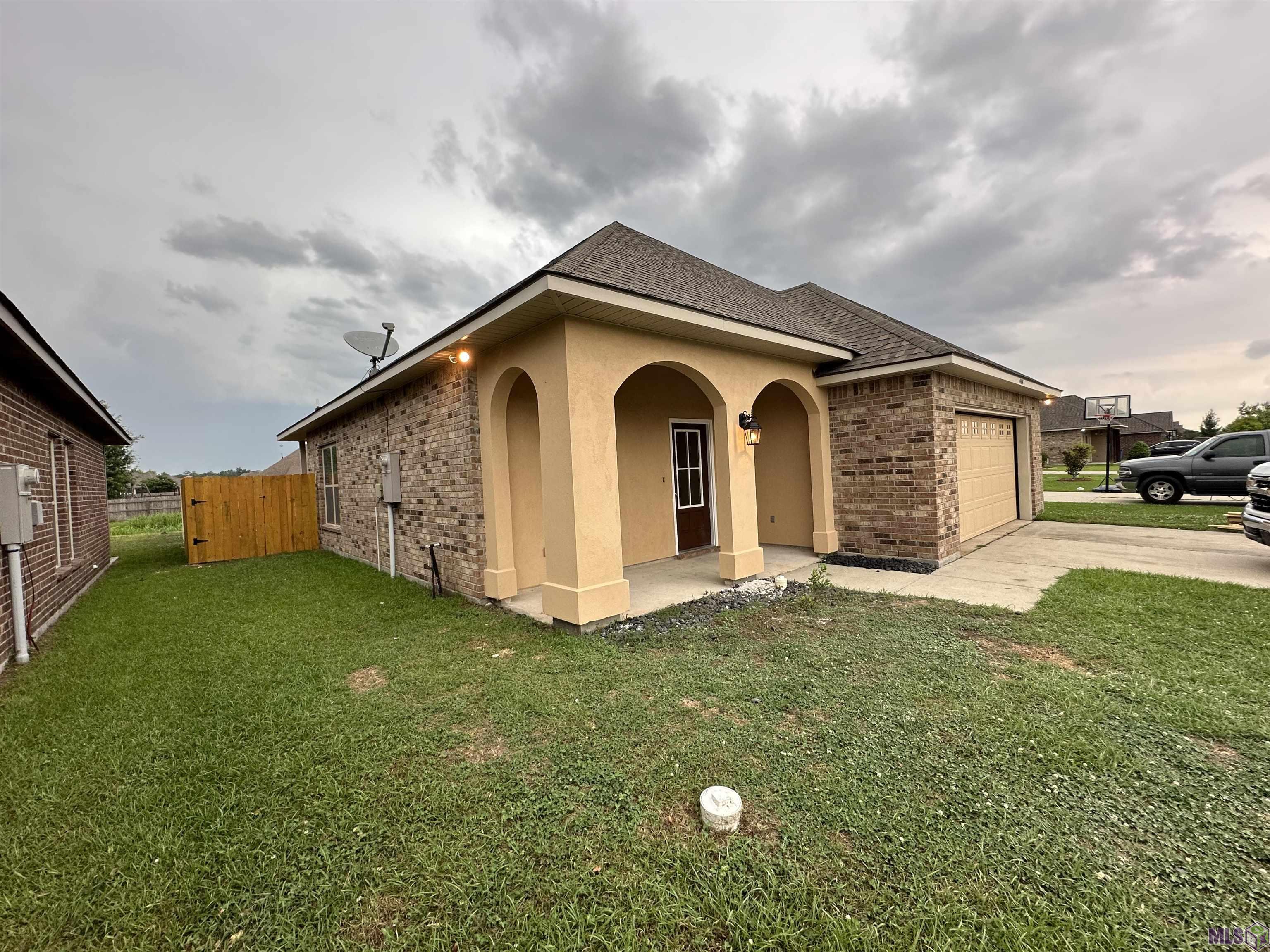 4414 Olivia Drive Addis, LA 70710 - Photo 6 of 16 Left Side View