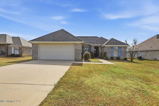 $275,000 | 742 Sawgrass Lakes Drive, Brandon, MS 39042