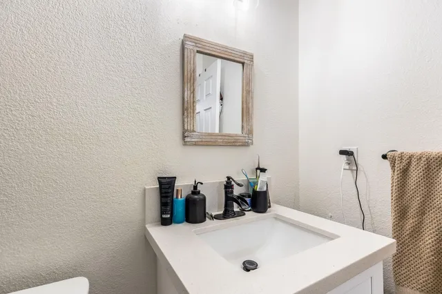 $2,700 | 803 California Street, Woodland, CA 95695