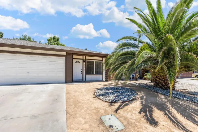 $2,700 | 803 California Street, Woodland, CA 95695