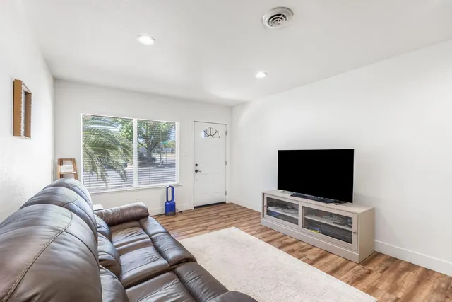 $2,700 | 803 California Street, Woodland, CA 95695