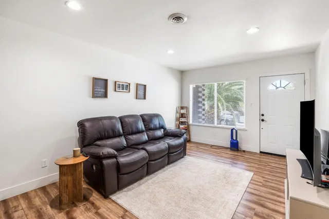 $2,700 | 803 California Street, Woodland, CA 95695