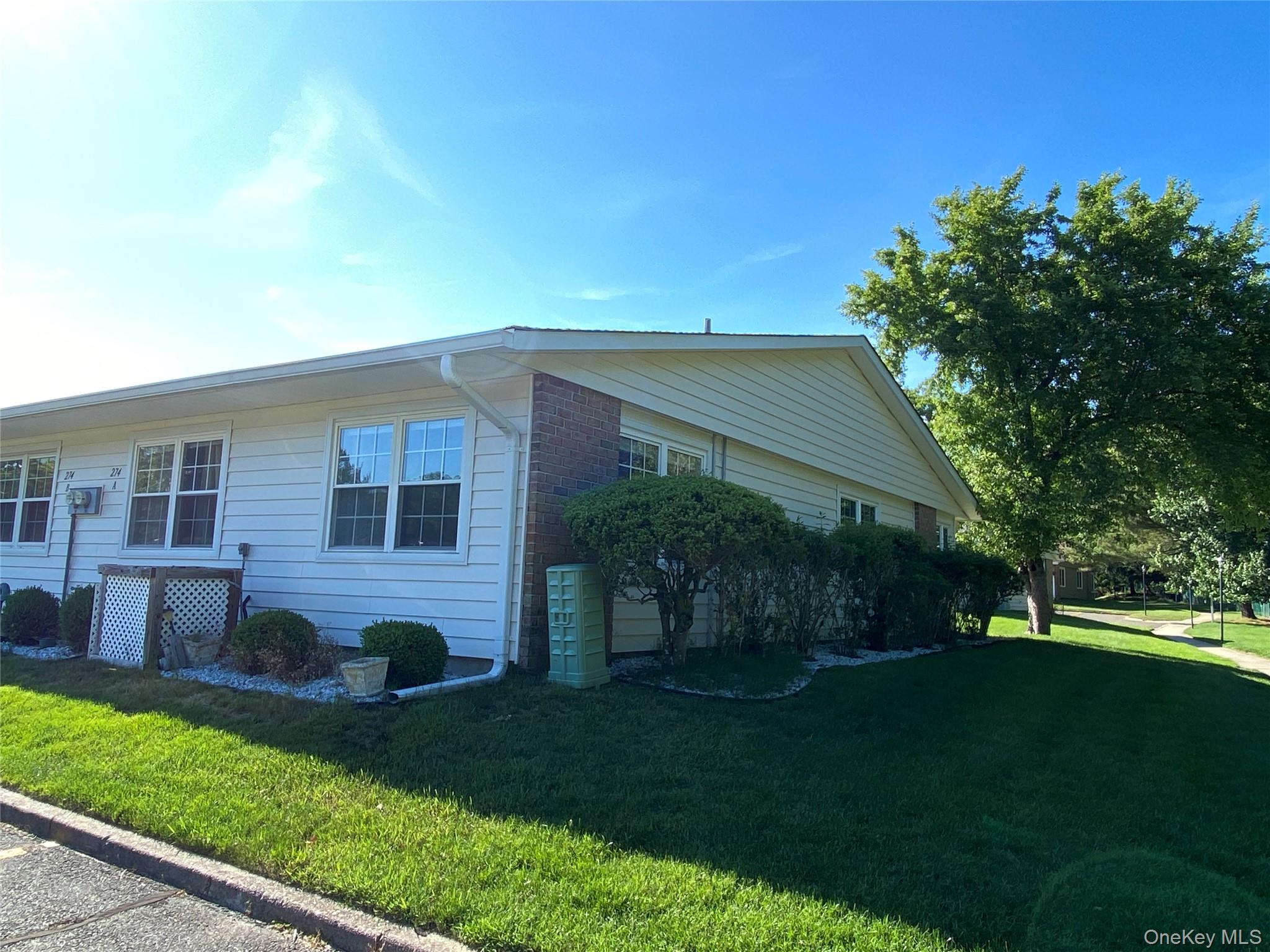 274 Berwick Court, Unit A Ridge, NY 11961 - Photo 10 of 31