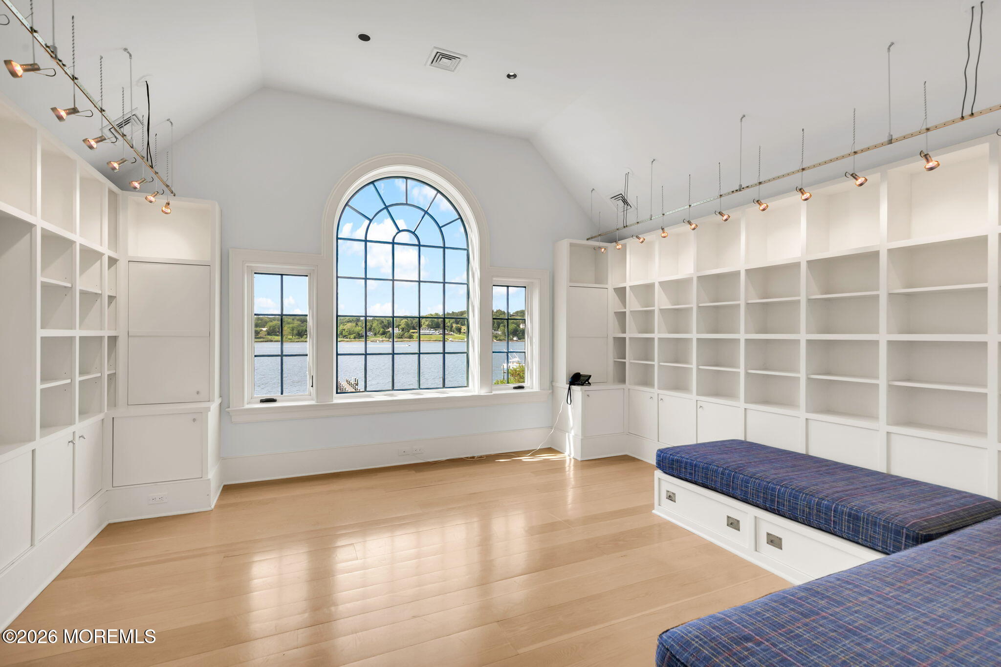 100-98 East River Road Rumson, NJ 07760 - Photo 23 of 61 Primary sitting area
