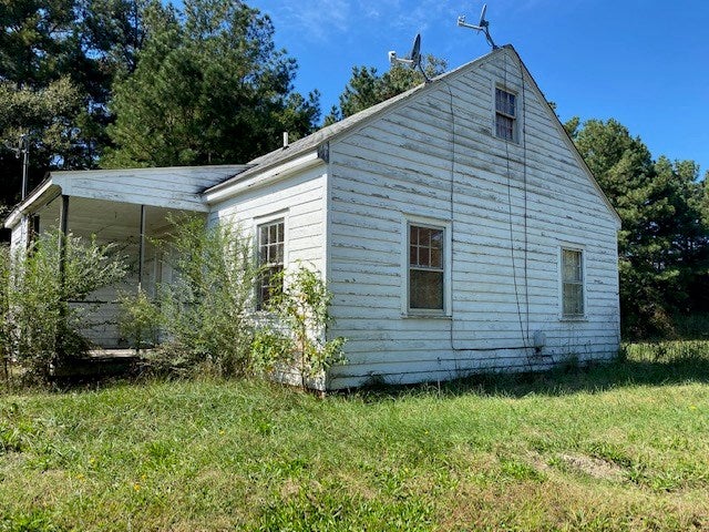 1526 Cox Road Blackstone, VA 23824 - Photo 6 of 12 Gallery Image 6