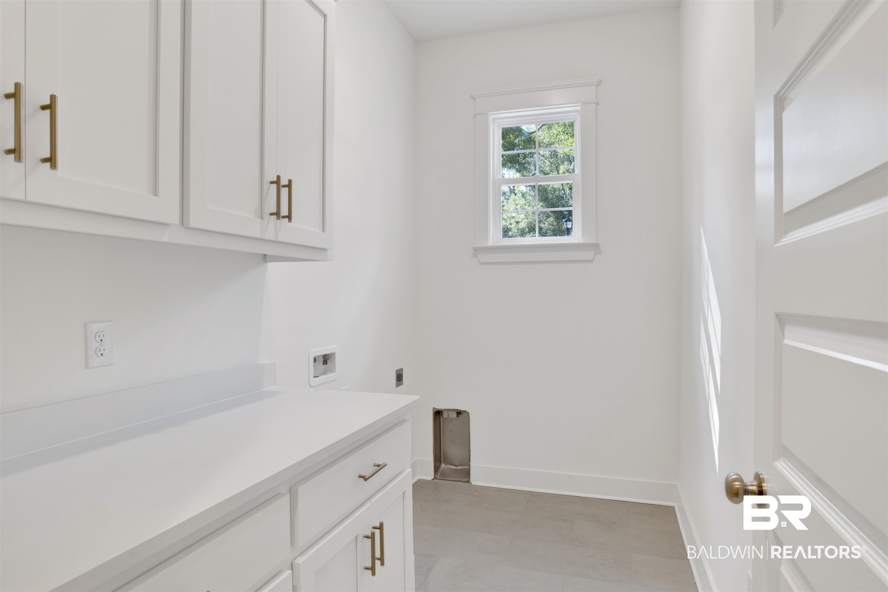 5 Long Leaf Circle Fairhope, AL 36532 - Photo 28 of 44 Laundry area with electric dryer hookup, cabinets, and hookup for a washing machine
