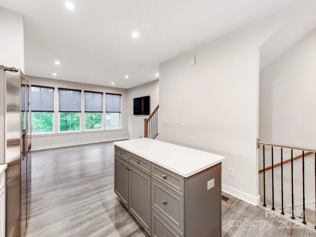 a view of livingroom with furniture