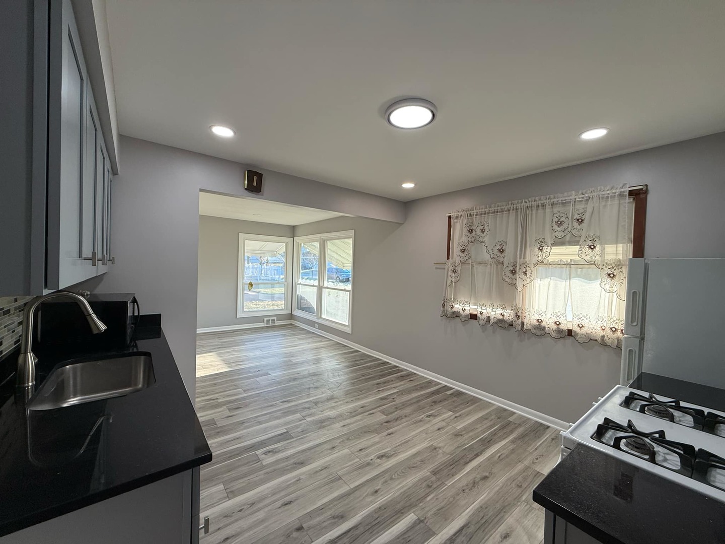 421 Hyde Park Avenue Hillside, IL 60162 - Photo 5 of 14