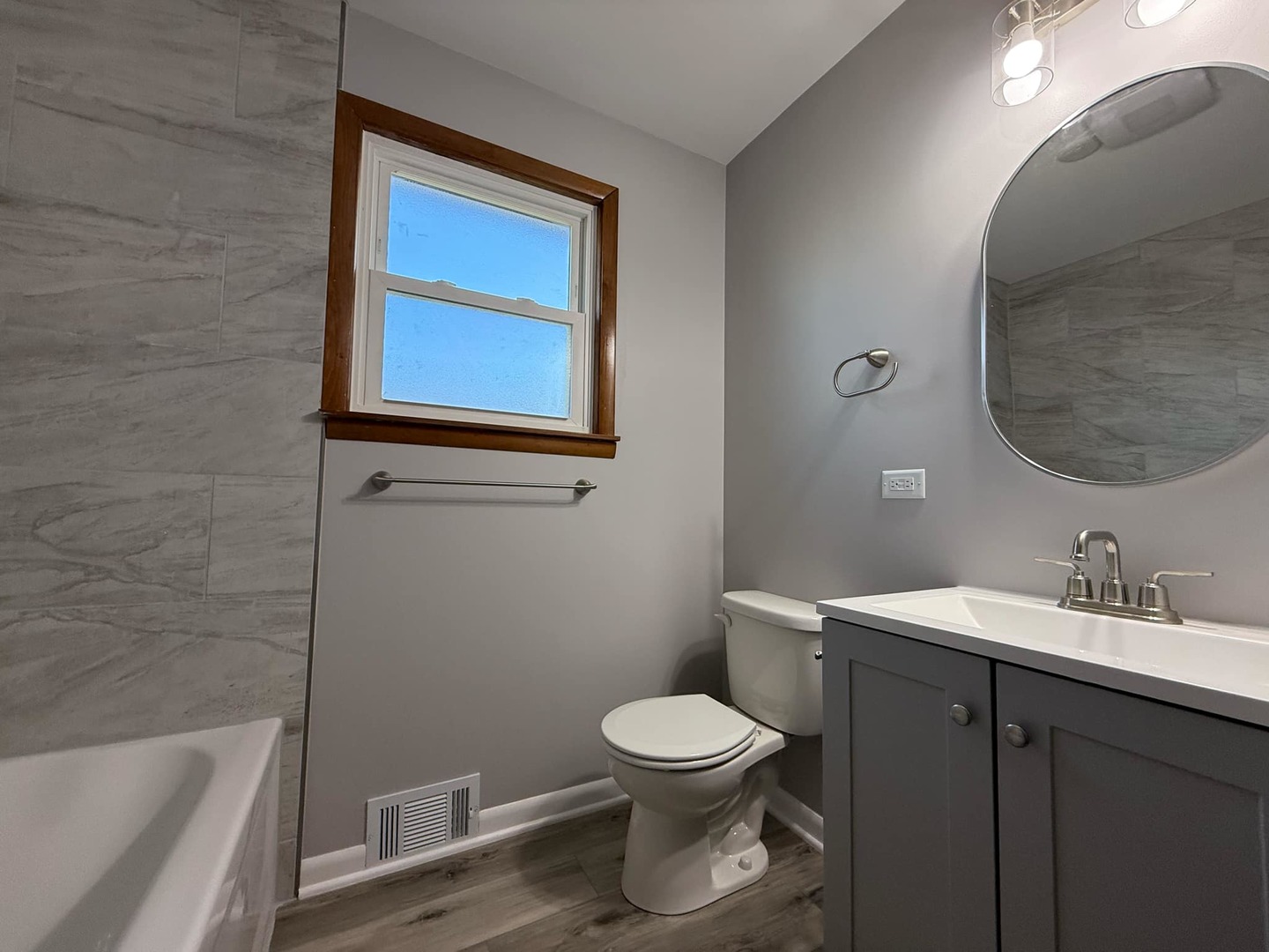 421 Hyde Park Avenue Hillside, IL 60162 - Photo 10 of 14