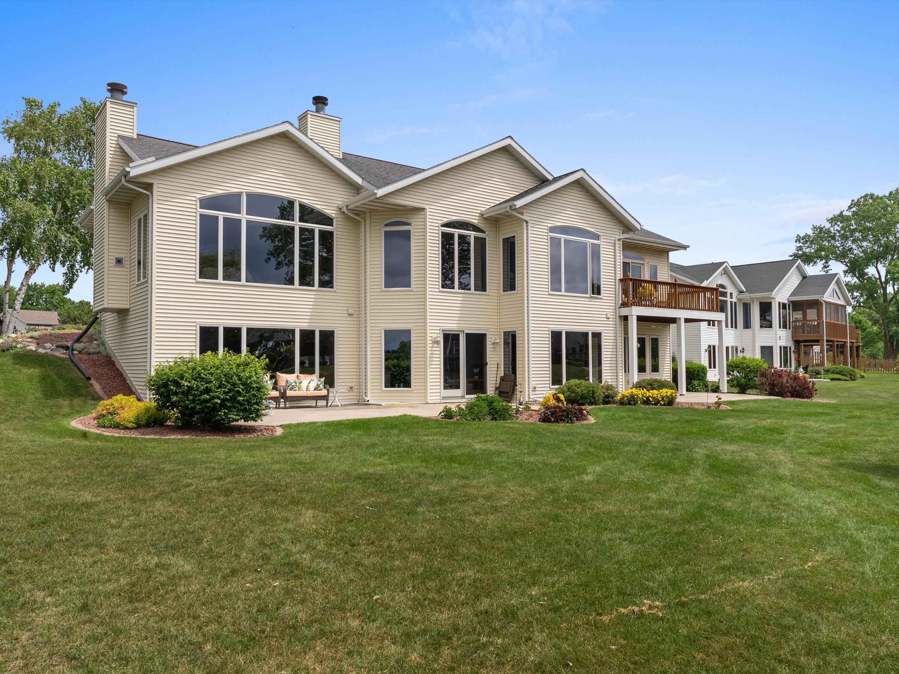 1505 Blue Heron Drive Two Rivers, WI 54241 - Photo 12 of 50 14-14_exterior_001