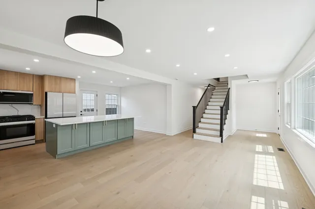 $739,900 | 1929 South Ashland Avenue, Park Ridge, IL 60068