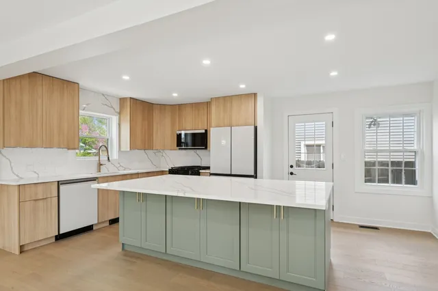 $739,900 | 1929 South Ashland Avenue, Park Ridge, IL 60068