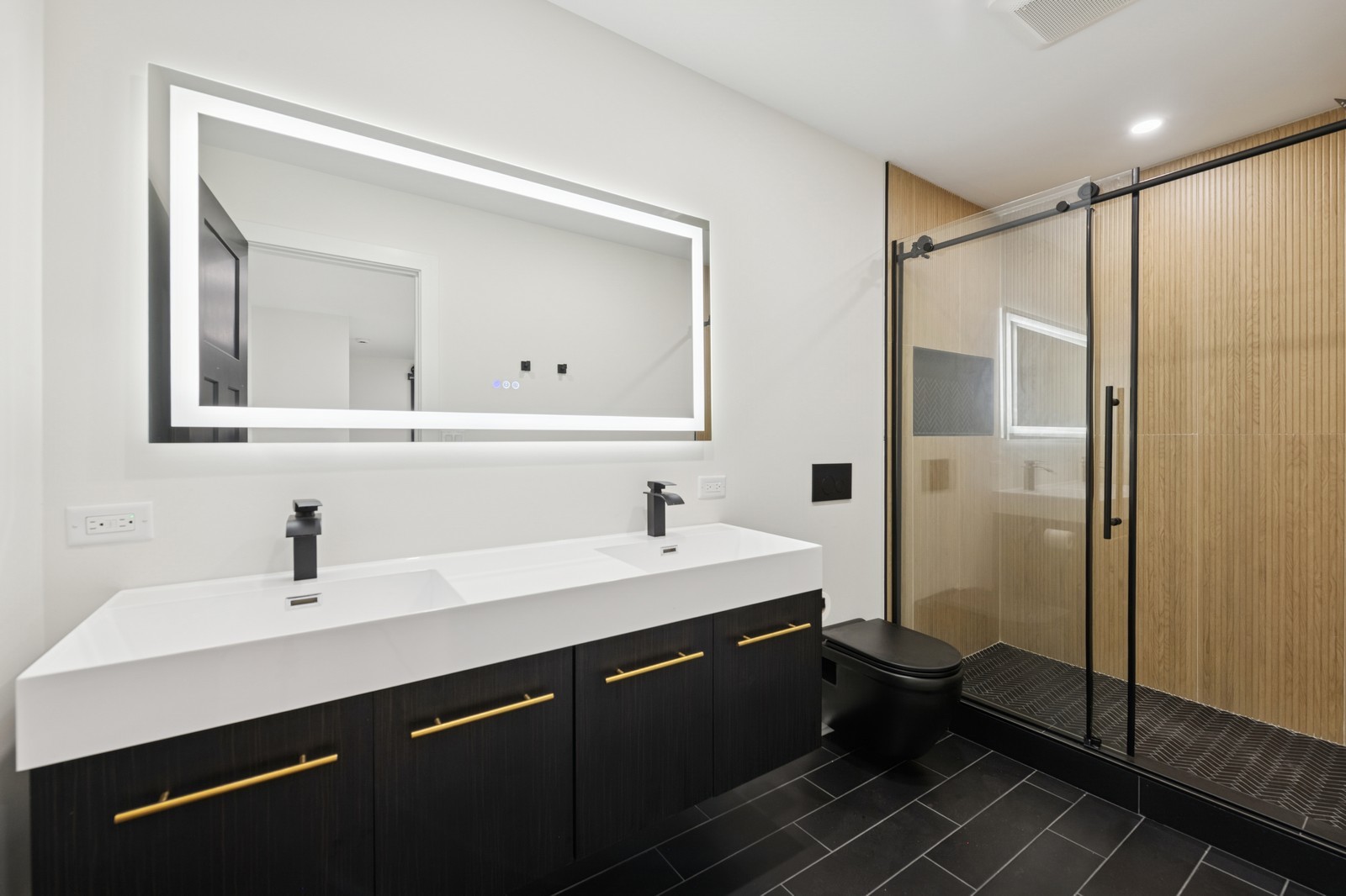 1929 South Ashland Avenue Park Ridge, IL 60068 - Photo 9 of 18 a bathroom with a sink and a mirror