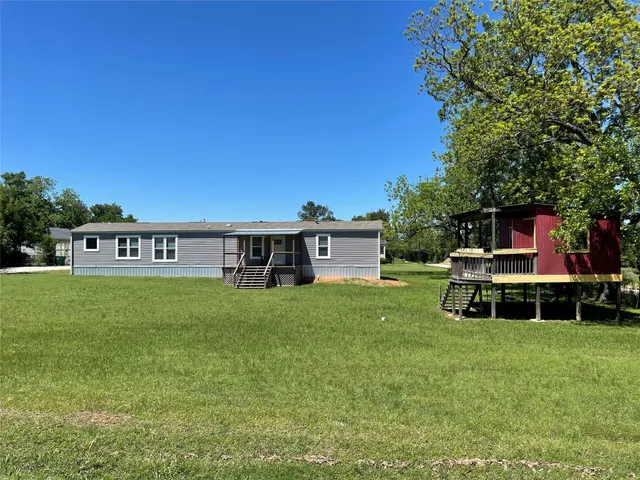 a view of a house with a back yard