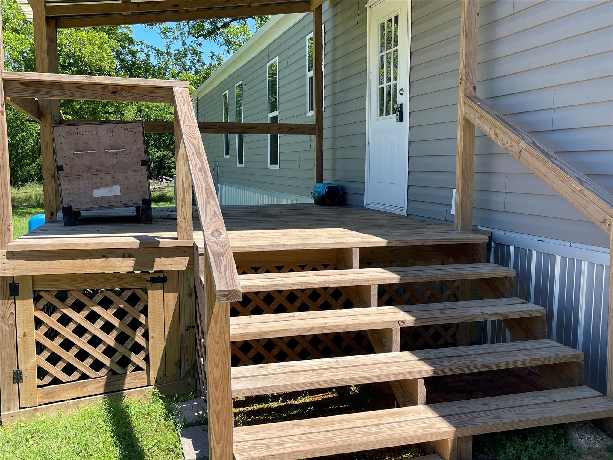 322 College Street Fairfield, TX 75840 - Photo 33 of 34 a view of a balcony with chairs