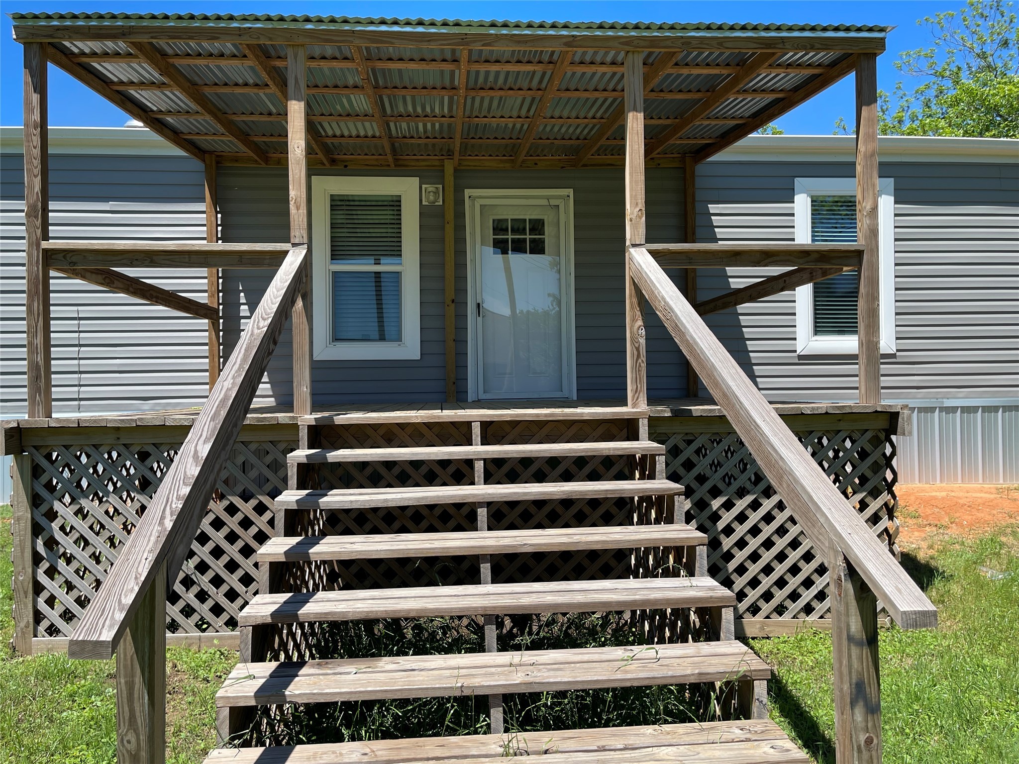 322 College Street Fairfield, TX 75840 - Photo 4 of 34 a view of entryway with a front door
