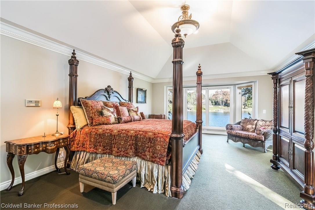 294 Cayuga Road Lake Orion, MI 48362 - Photo 14 of 39 017-Master_Bedroom-5093836-large.jpg