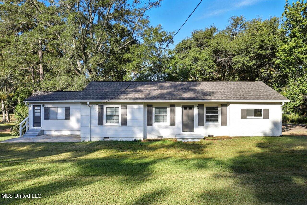 324 Court Street Raymond, MS 39154 - Photo 1 of 28 front