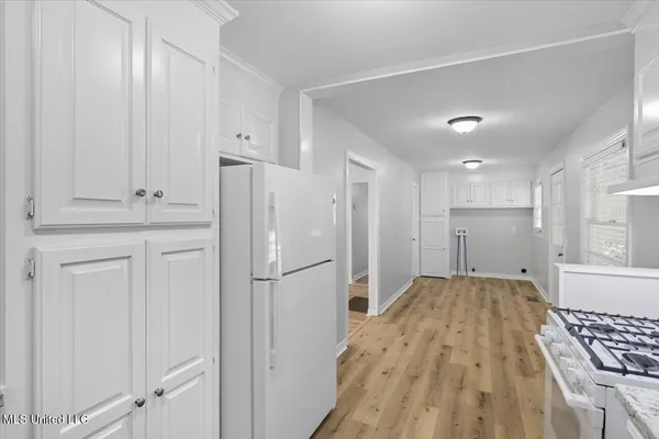 $1,600 | 324 Court Street, Raymond, MS 39154