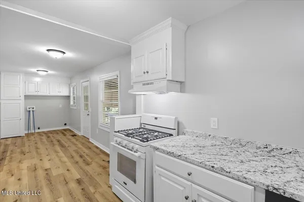 $1,600 | 324 Court Street, Raymond, MS 39154