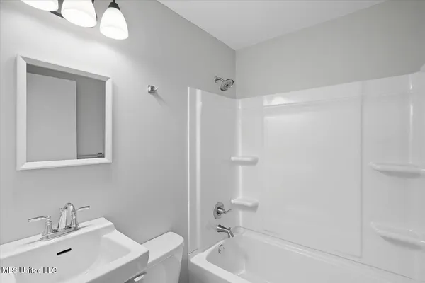 $1,600 | 324 Court Street, Raymond, MS 39154