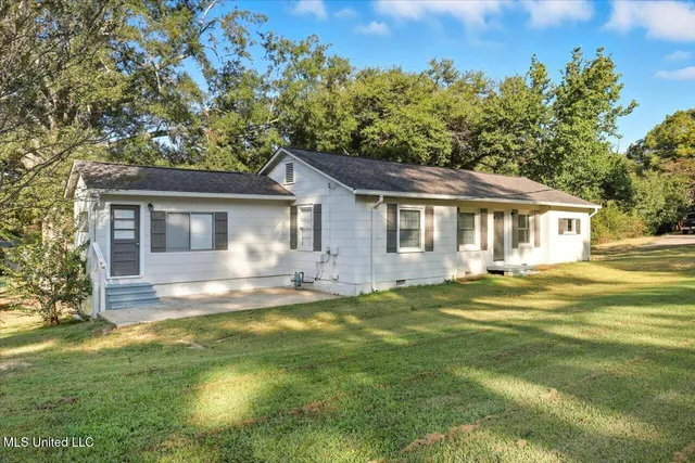 $1,600 | 324 Court Street, Raymond, MS 39154