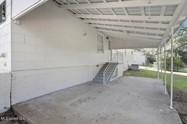 $1,600 | 324 Court Street, Raymond, MS 39154