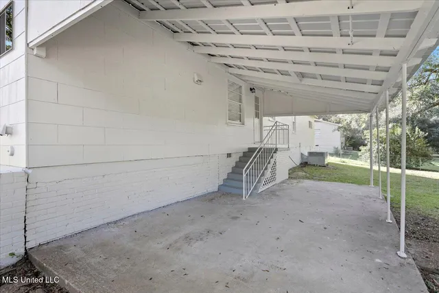 $1,600 | 324 Court Street, Raymond, MS 39154