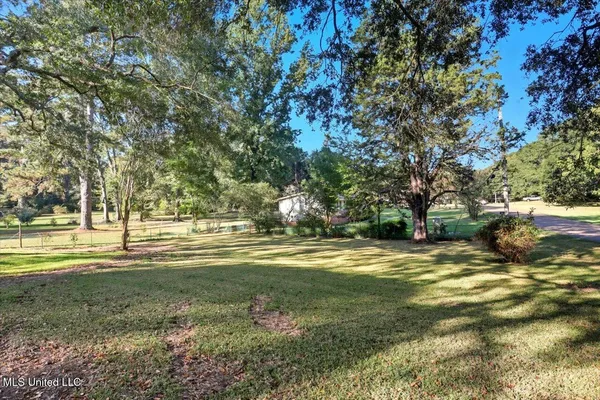 $1,600 | 324 Court Street, Raymond, MS 39154