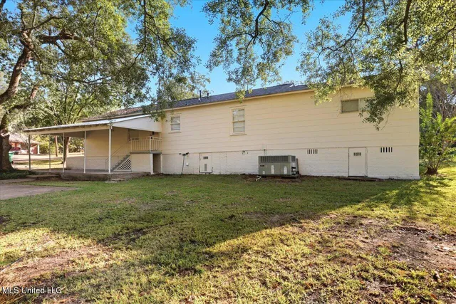 $1,600 | 324 Court Street, Raymond, MS 39154