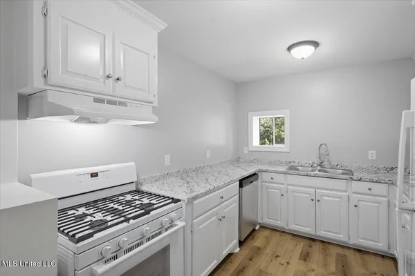 $1,600 | 324 Court Street, Raymond, MS 39154