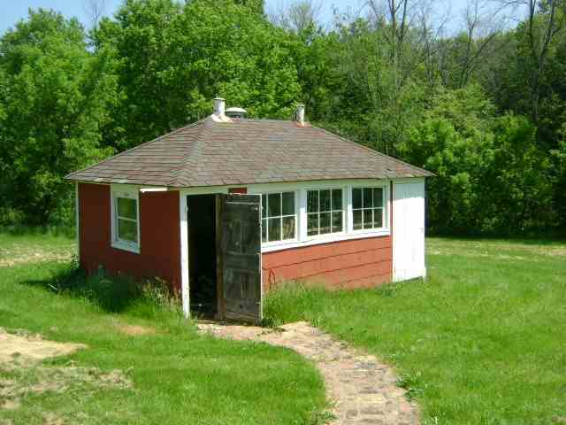 8182 Bryce Road Avoca, MI 48006 - Photo 5 of 5 31017327-4.JPG