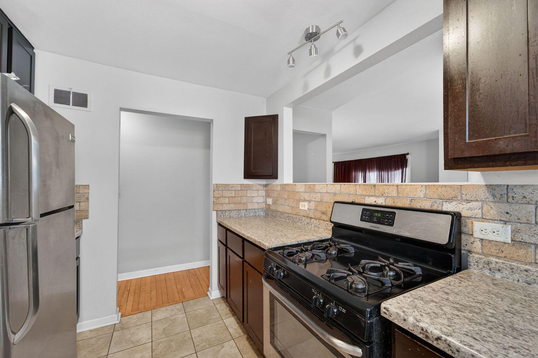 4272 North 88th Street Milwaukee, WI 53222 - Photo 6 of 19 Kitchen