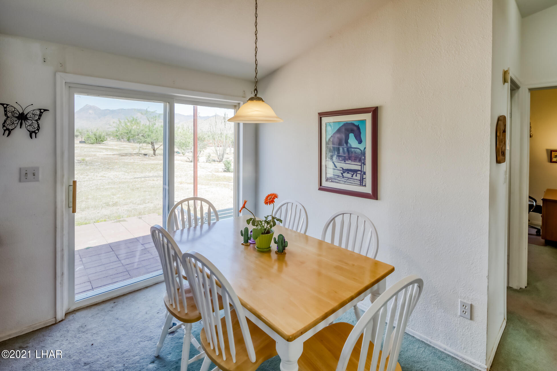19622 South Cheyenne Road Yucca, AZ 86438 - Photo 11 of 65 Bright Dining Area