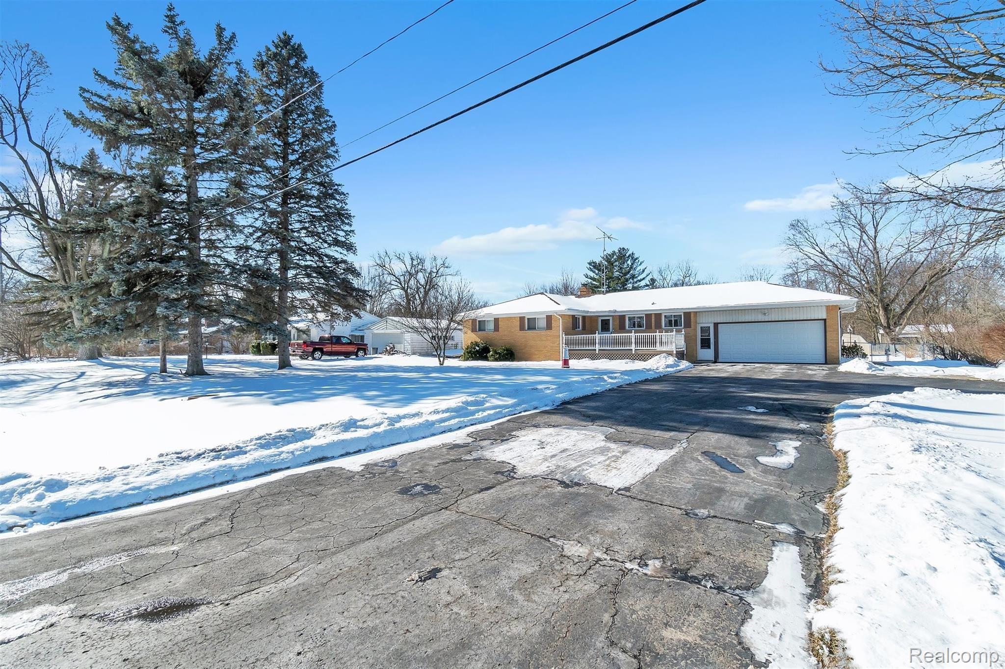 1330 South Genesee Road Burton, MI 48509 - Photo 4 of 49 04-1330 S. Genesee-Windowstill Real Estate Photography-4