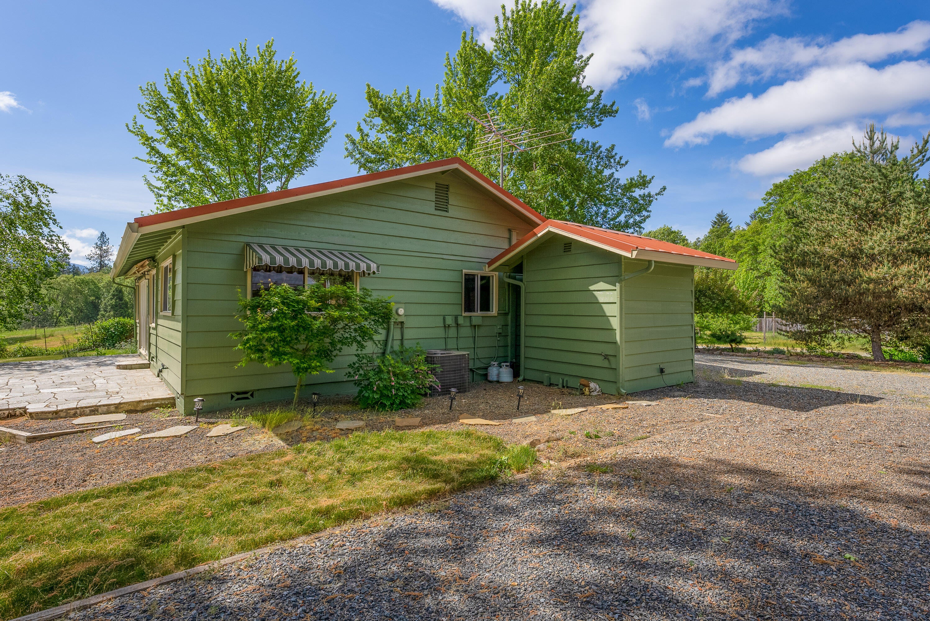 461 Draper Valley Road Selma, OR 97538 - Photo 25 of 45 Ext-5